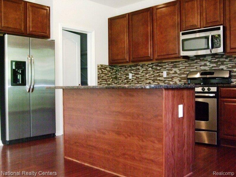 3501 Shadwell Lane Rochester, MI 48306 - Photo 18 of 23 Kitchen