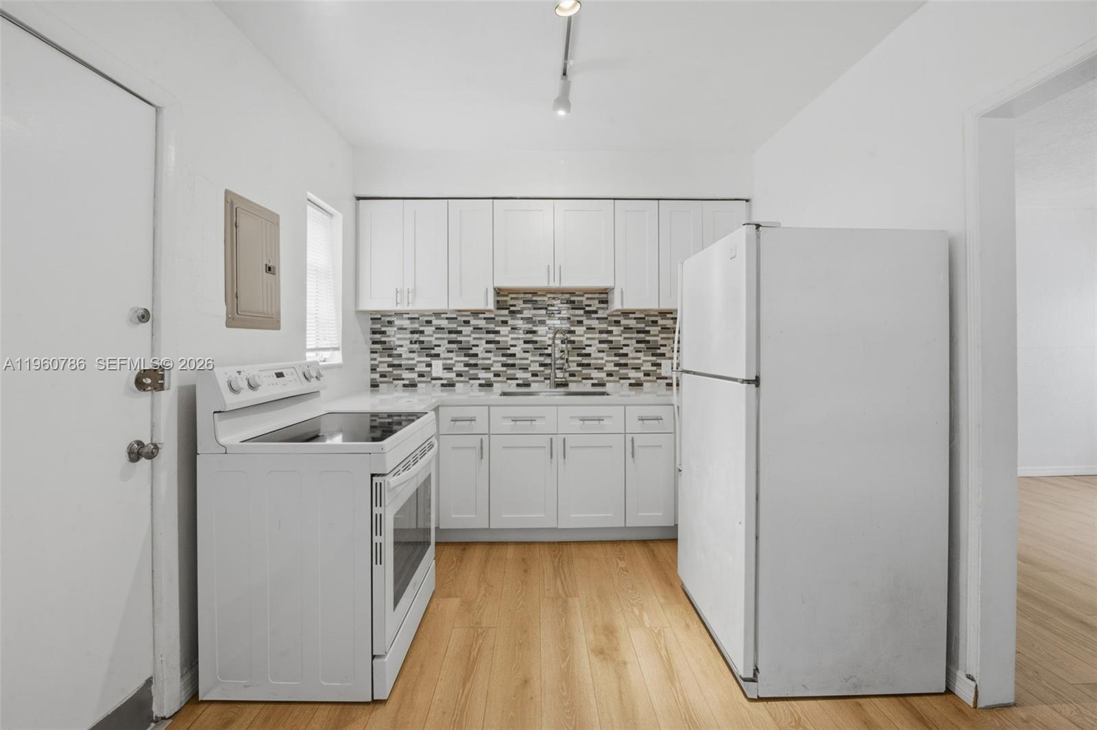 3265 Franklin Avenue, Unit DOWNSTAIRS Miami, FL 33133 - Photo 3 of 13