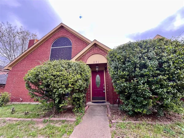 $2,000 | 231 North Waterford Oaks Drive, Cedar Hill, TX 75104