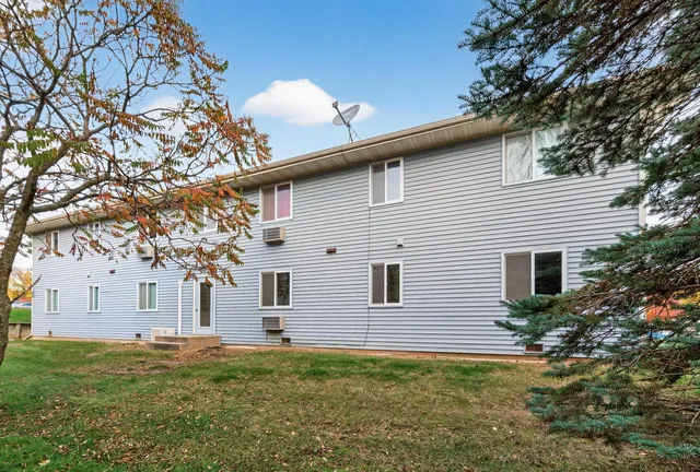 $129,900 | 14861 58th Street North, Unit A2, Oak Park Heights, MN 55082