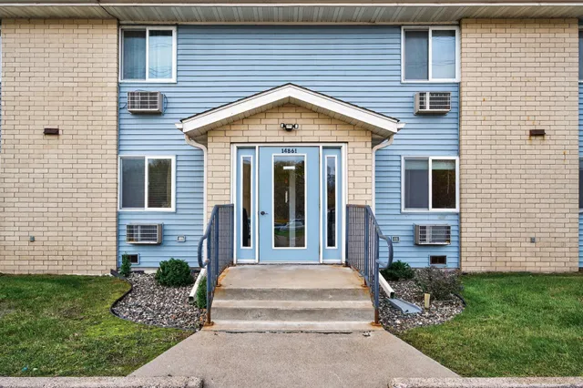 $129,900 | 14861 58th Street North, Unit A2, Oak Park Heights, MN 55082