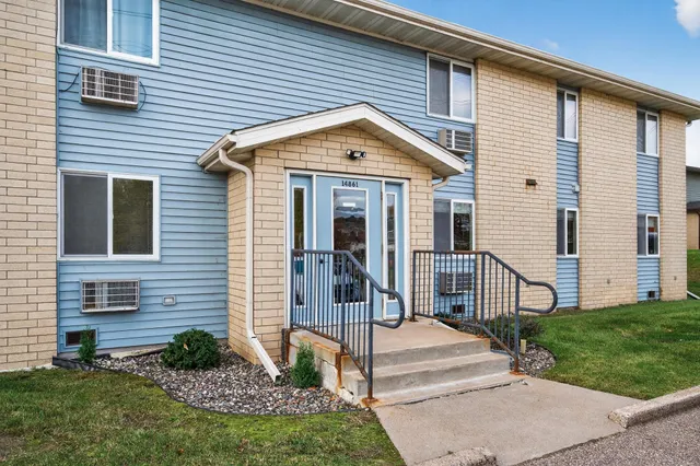 $129,900 | 14861 58th Street North, Unit A2, Oak Park Heights, MN 55082