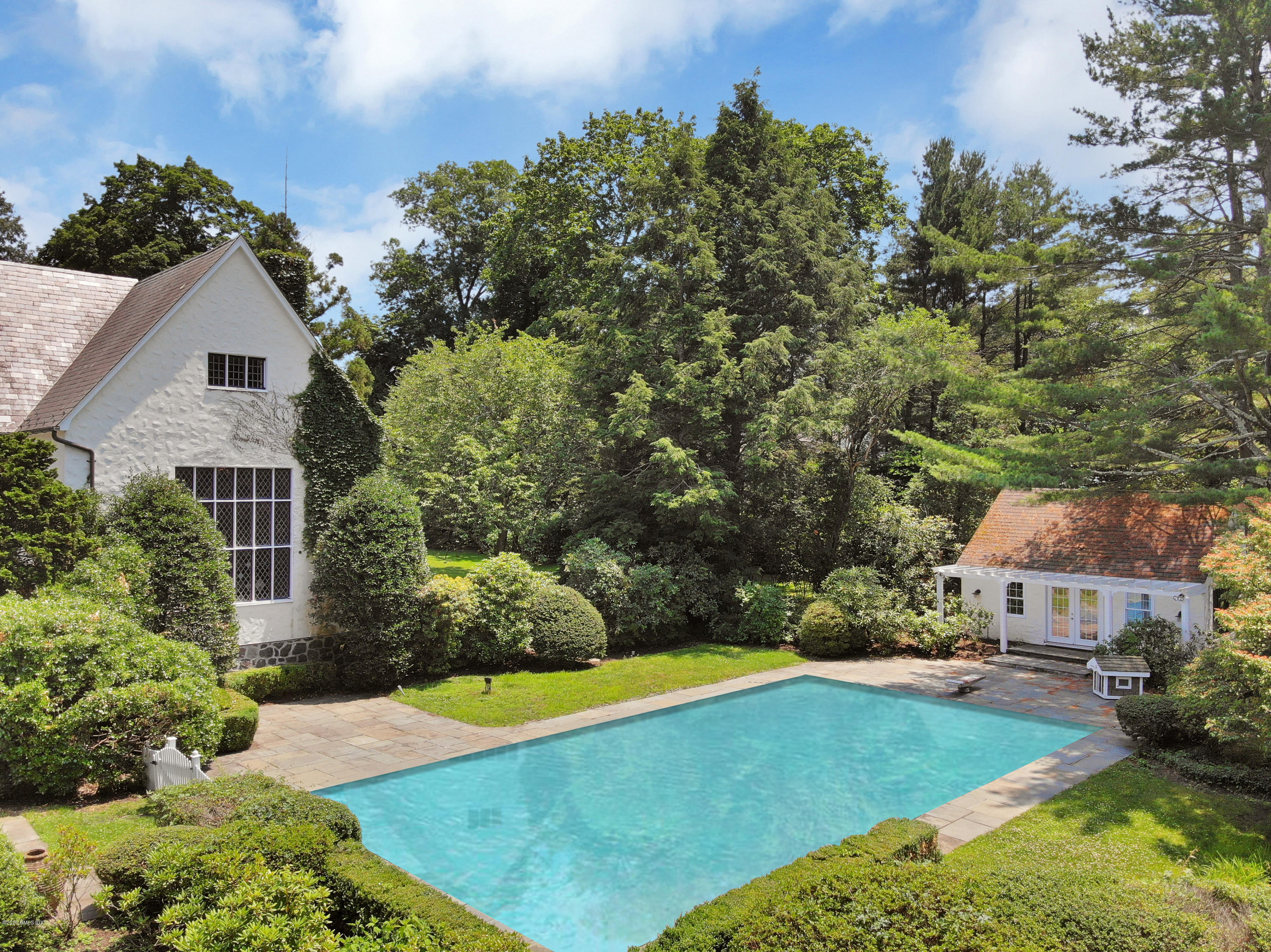 558 Lake Avenue Greenwich, CT 06830 - Photo 22 of 28 an aerial view of a house