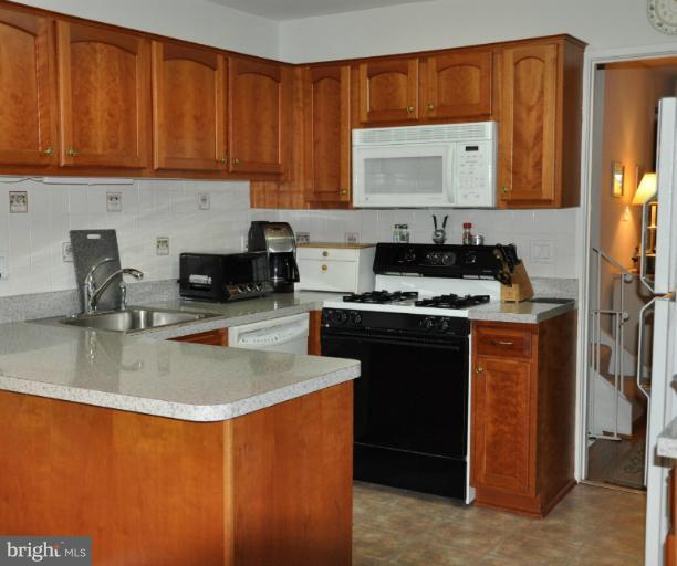 7923 Inverness Ridge Road Potomac, MD 20854 - Photo 4 of 17 Kitchen