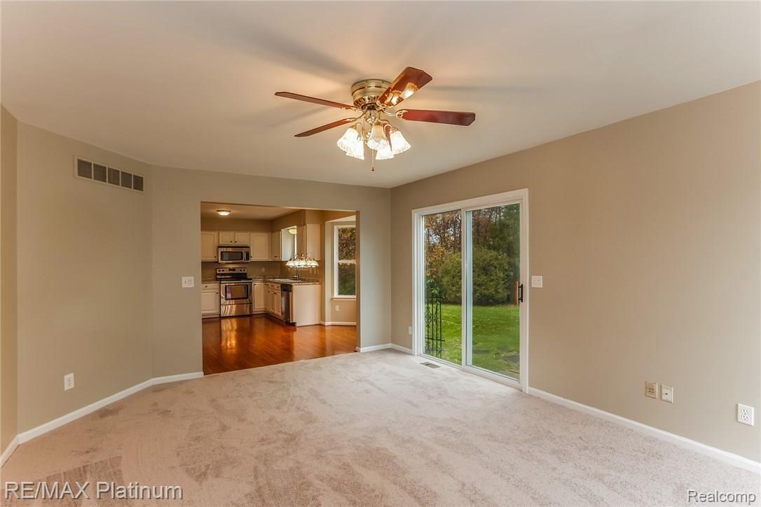 4327 Ridge Court Pinckney, MI 48169 - Photo 12 of 36 021-Family_Room-3403338-medium.jpg