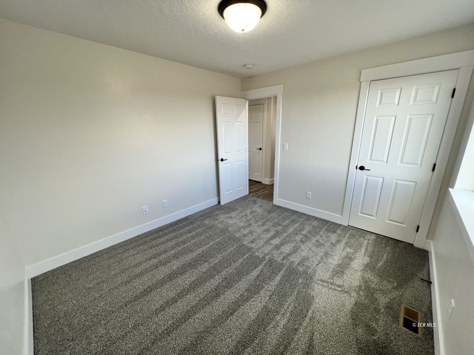 625 Sun Vly Road Spring Creek, NV 89815 - Photo 15 of 38 a view of an empty room