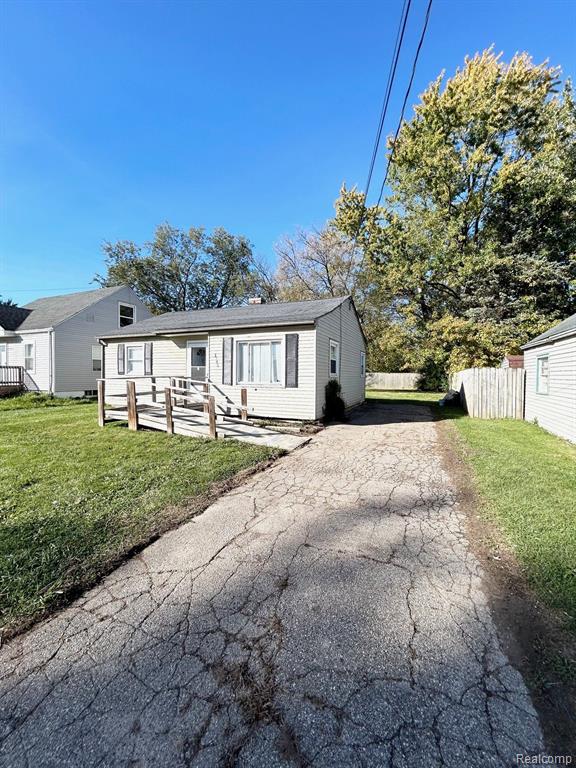 3346 Ridgeway Avenue Flint, MI 48504 - Photo 2 of 11