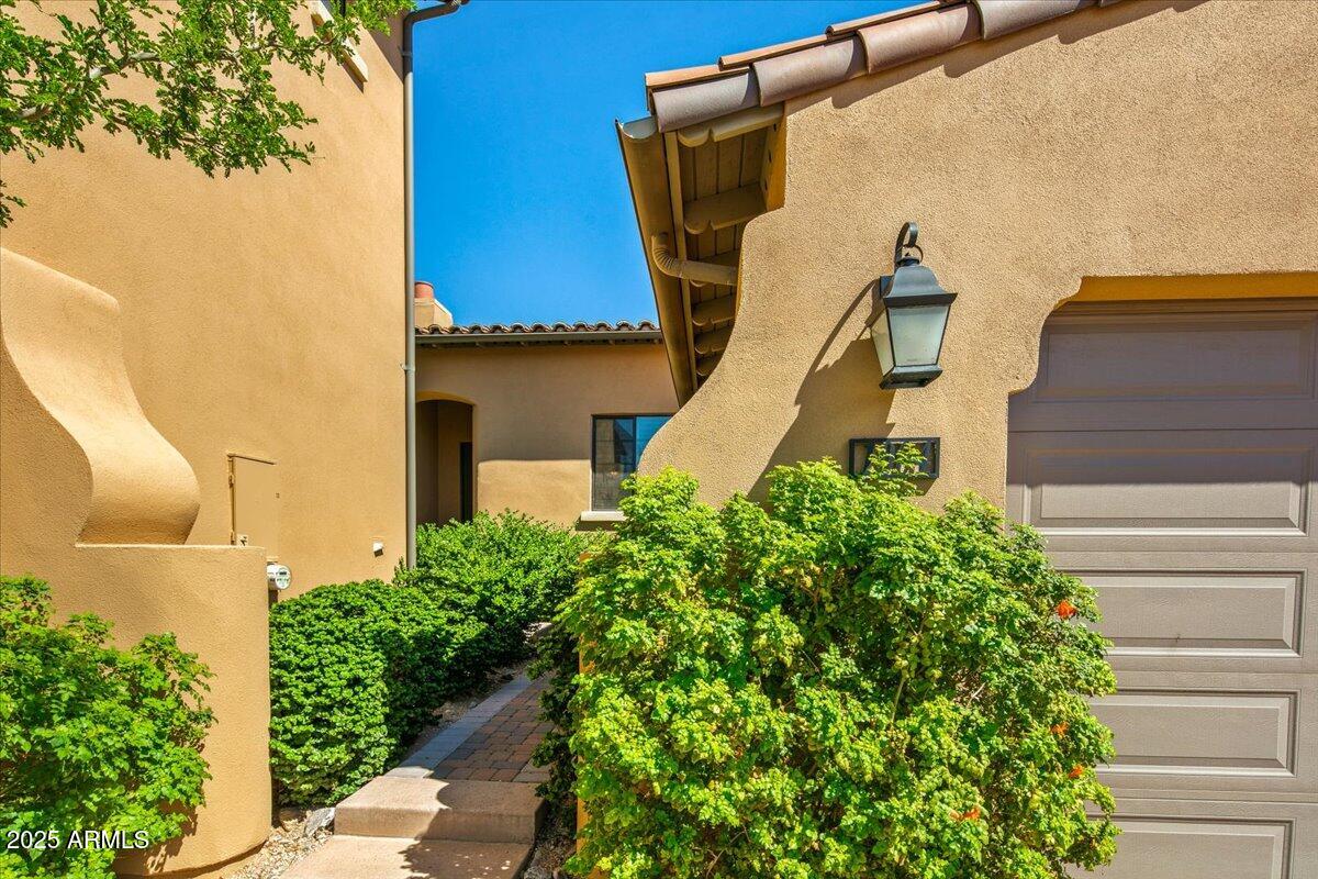 20704 North 90th Place, Unit 1004 Scottsdale, AZ 85255 - Photo 6 of 28 a front view of a house with a yard