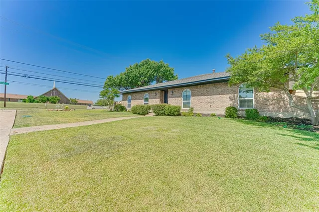 a view of a house with a yard and garage