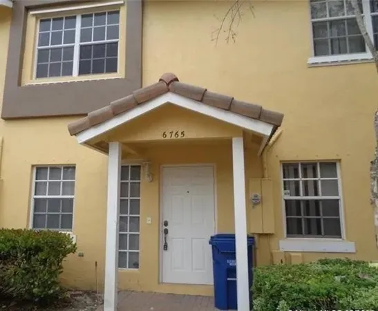 $2,600 | 6765 Sienna Club Place, Lauderhill, FL 33319