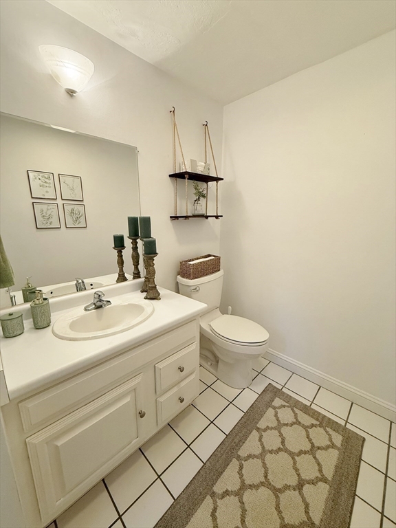 291 Harvard Road Bolton, MA 01740 - Photo 18 of 40 a bathroom with a sink and a toilet