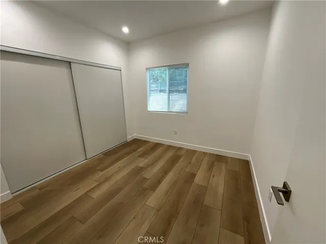 en empty room with wooden floor