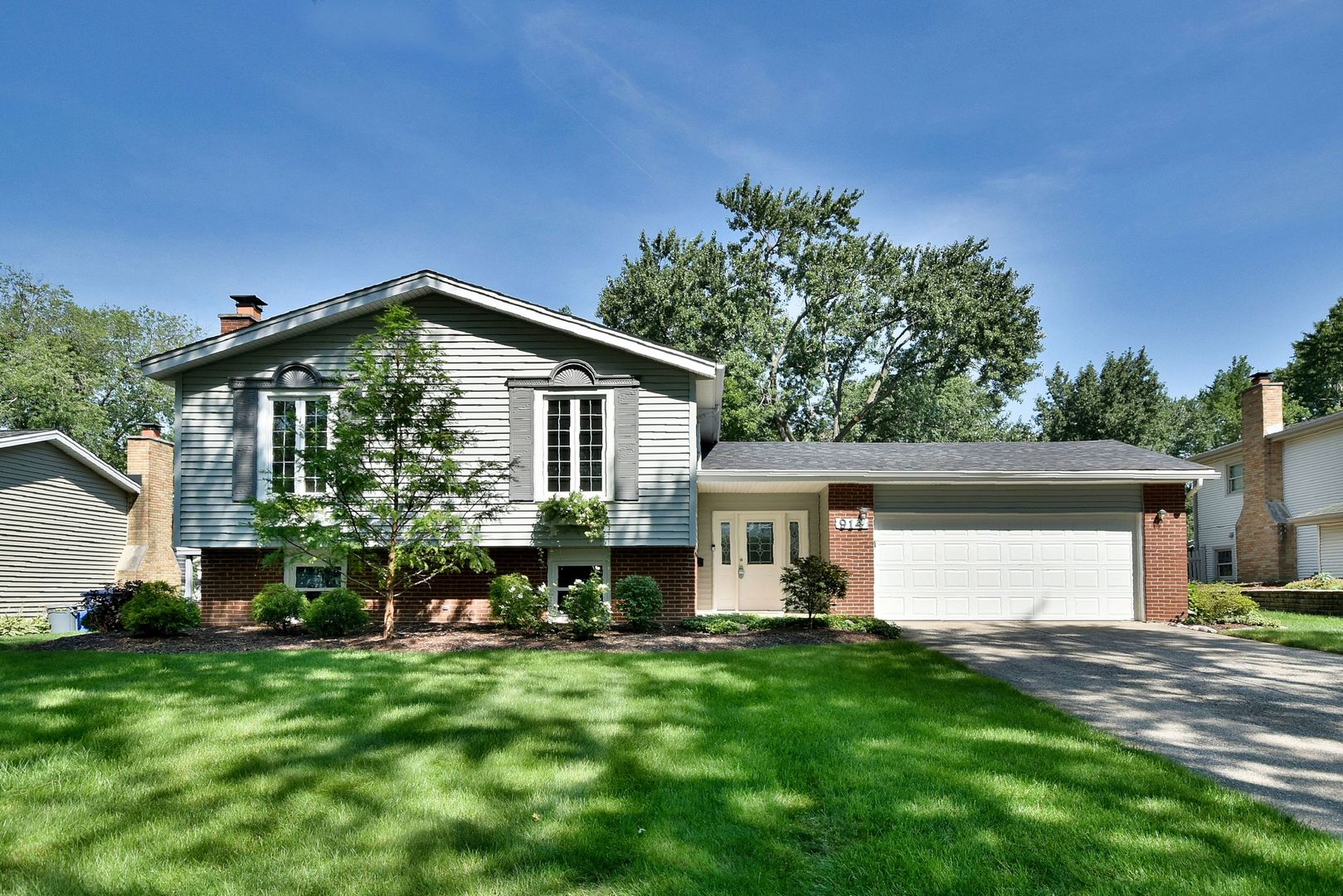 914 Belair Drive, Darien, IL 60561 Compass