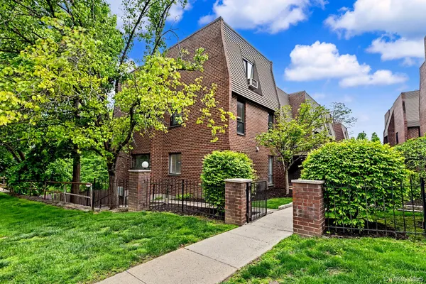 $449,000 | 492 North Broadway, Unit 1, White Plains, NY 10603