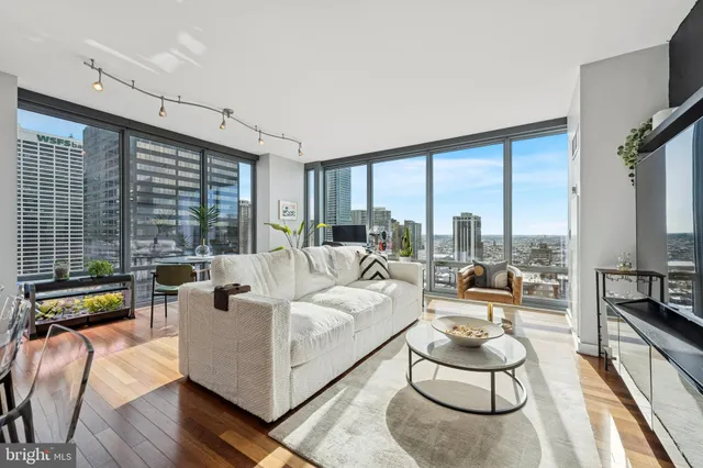 $4,995 | 2101 Market Street, Unit 2306, Philadelphia, PA 19103