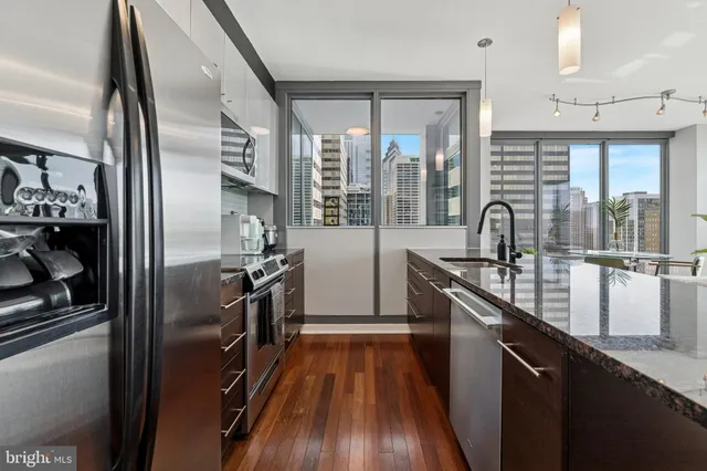 $4,995 | 2101 Market Street, Unit 2306, Philadelphia, PA 19103