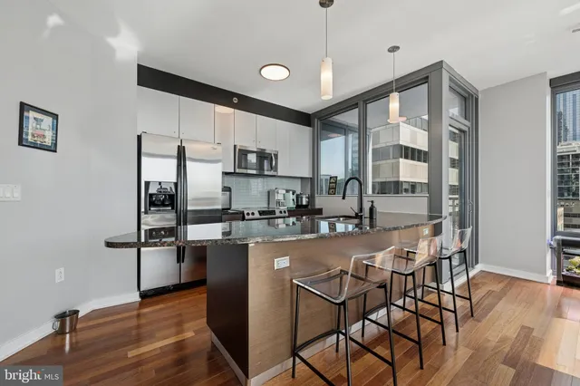 $4,995 | 2101 Market Street, Unit 2306, Philadelphia, PA 19103