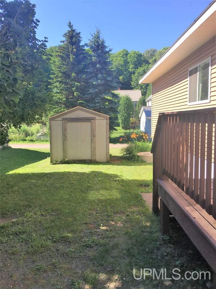 408 Jasper Street Ishpeming, MI 49849 - Photo 4 of 32