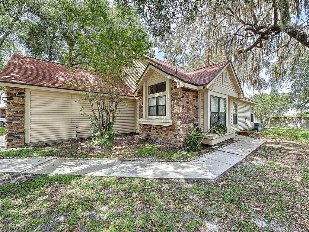 5392 Rocking Horse Place Oviedo, FL 32765 - Photo 2 of 30