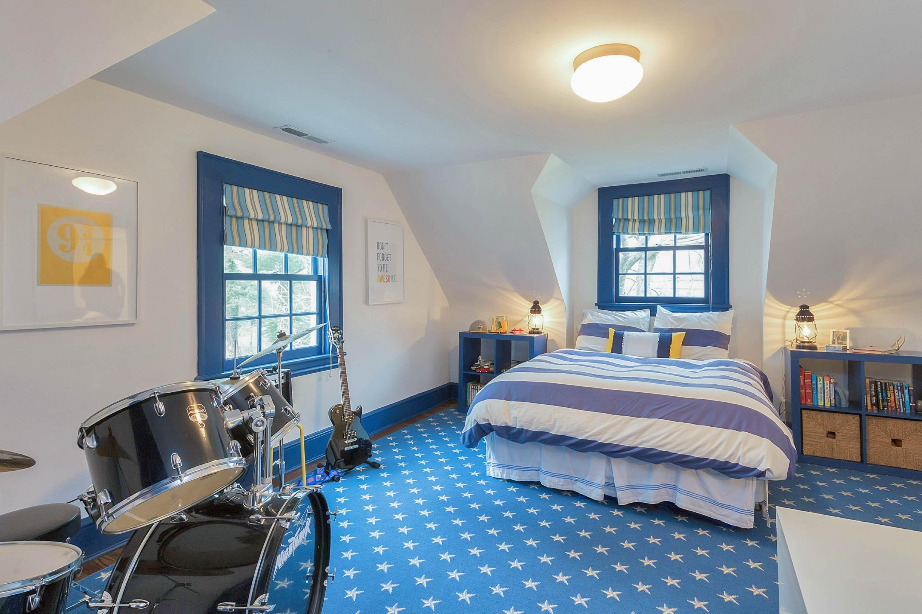 6 Sunset Road Darien, CT 06820 - Photo 20 of 24 a spacious bedroom with a bed and a window