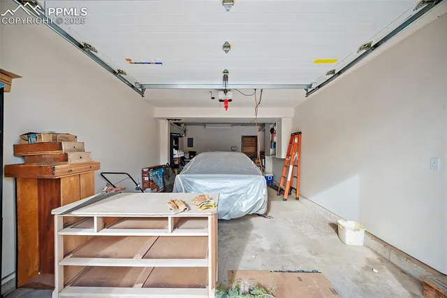 a view of a livingroom with furniture