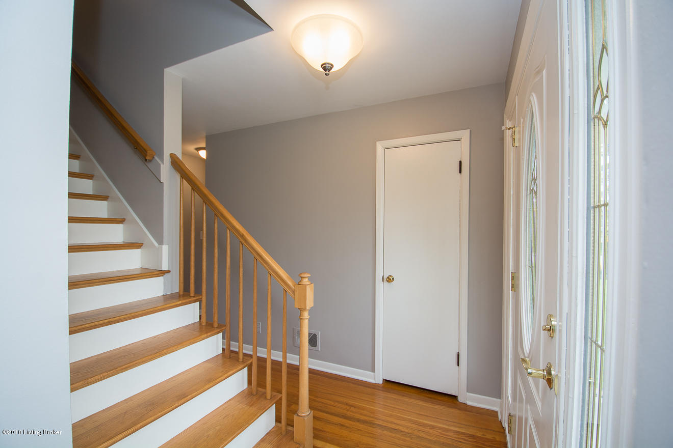 3247 Beals Branch Road Louisville, KY 40206 - Photo 5 of 48 Entry Foyer