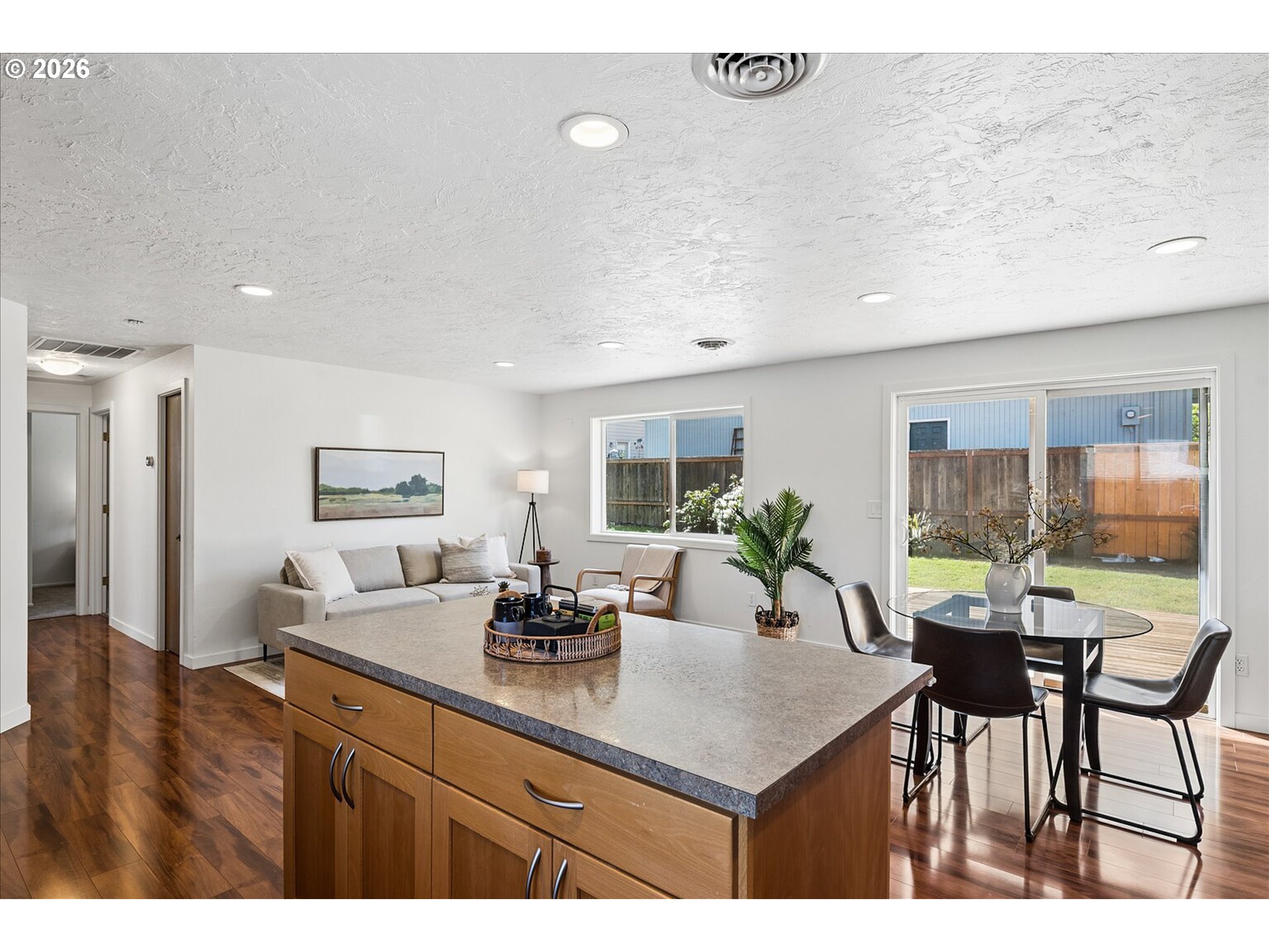 945 South 55th Place Springfield, OR 97478 - Photo 13 of 37 Great Room