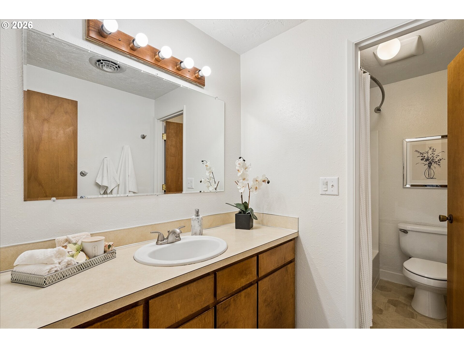 945 South 55th Place Springfield, OR 97478 - Photo 18 of 37 Bathroom