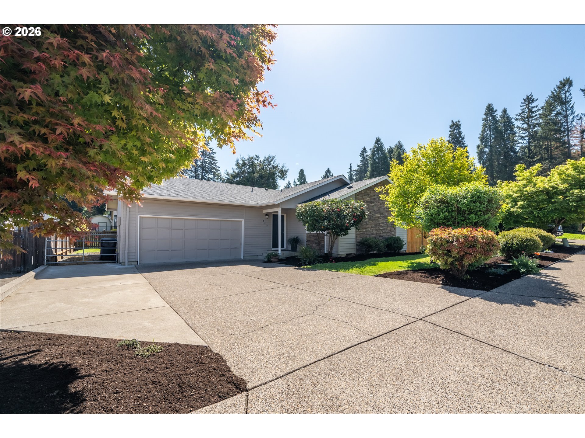 945 South 55th Place Springfield, OR 97478 - Photo 2 of 37