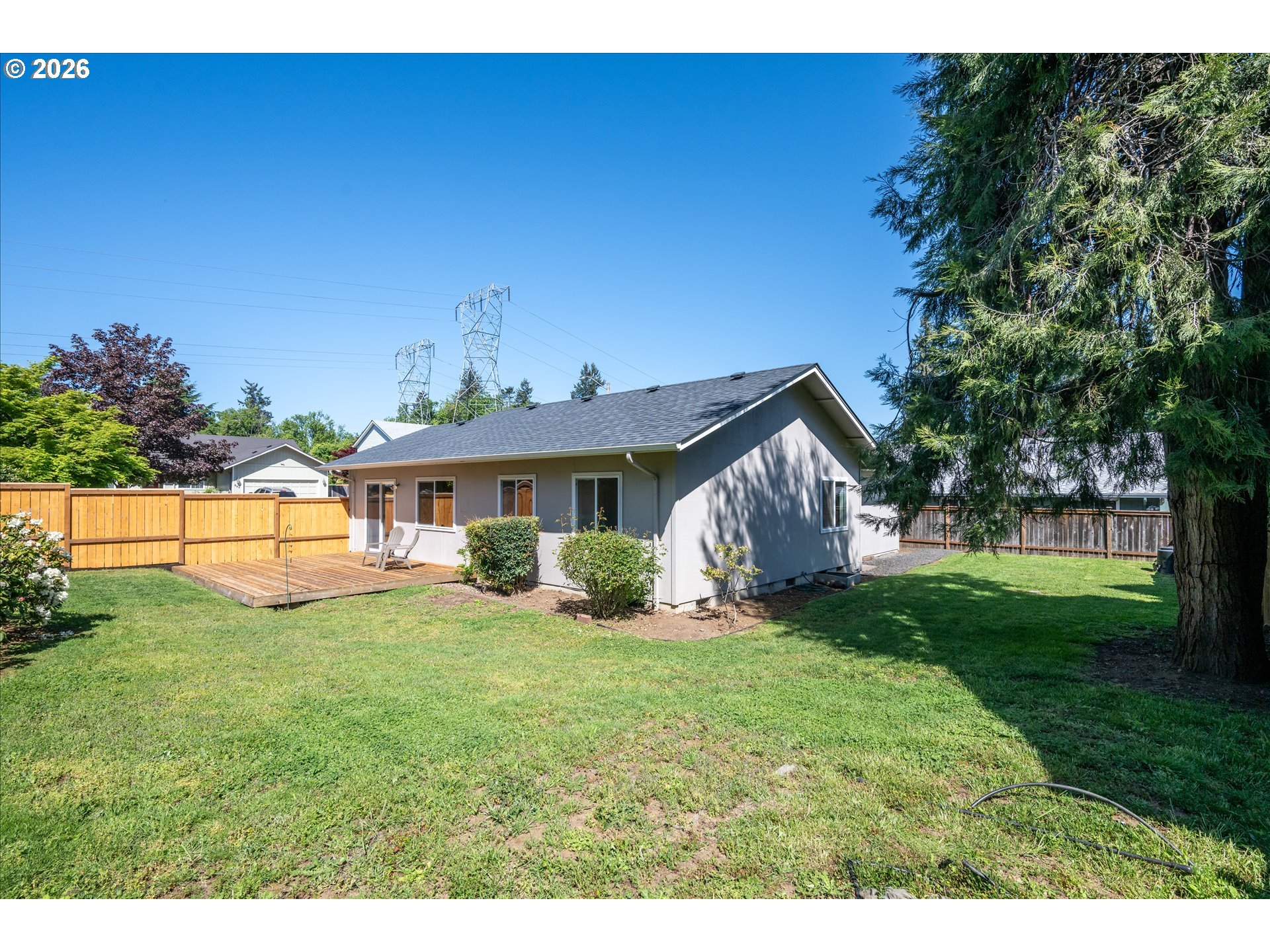 945 South 55th Place Springfield, OR 97478 - Photo 26 of 37 Backyard