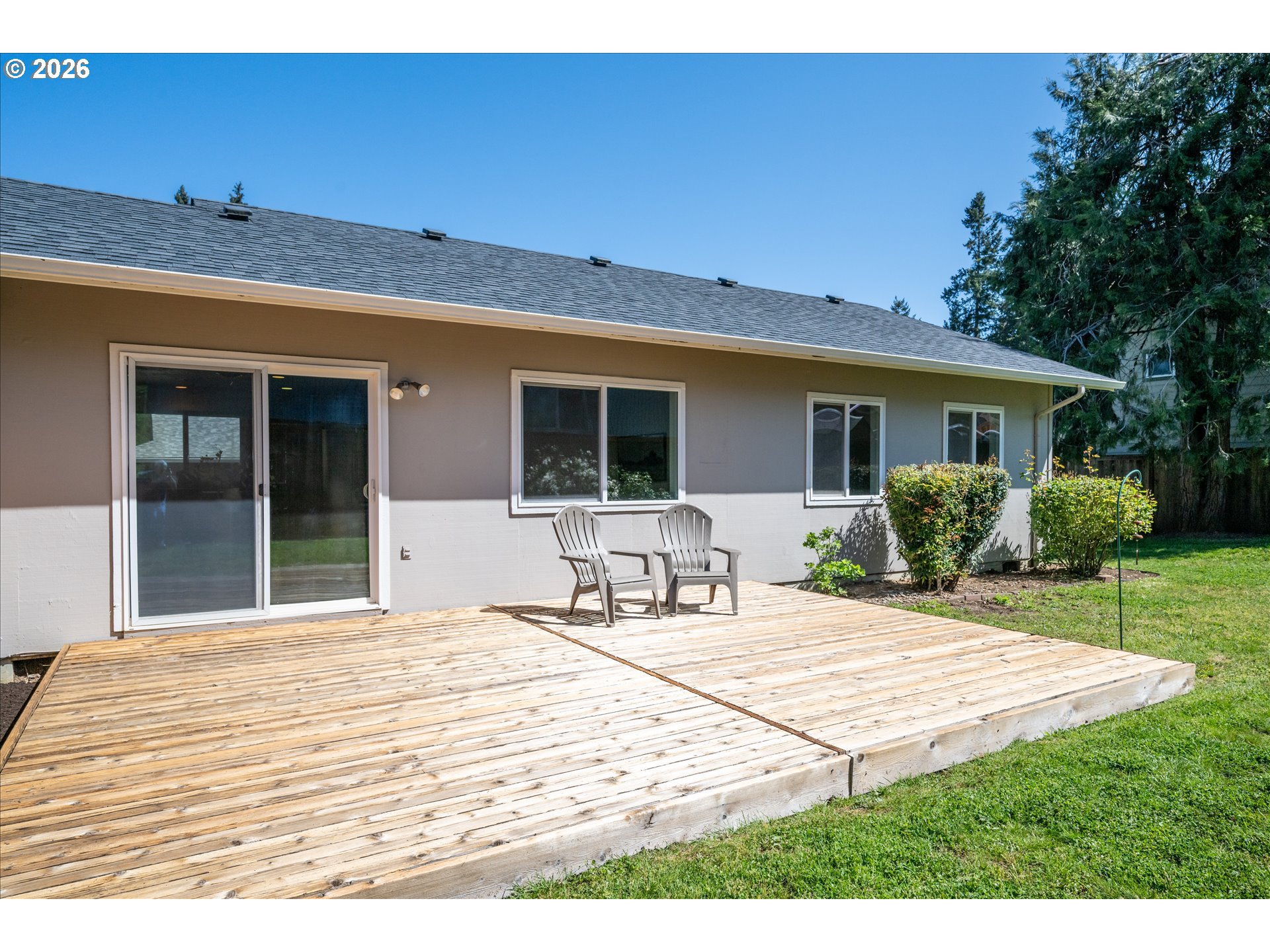945 South 55th Place Springfield, OR 97478 - Photo 28 of 37 Deck