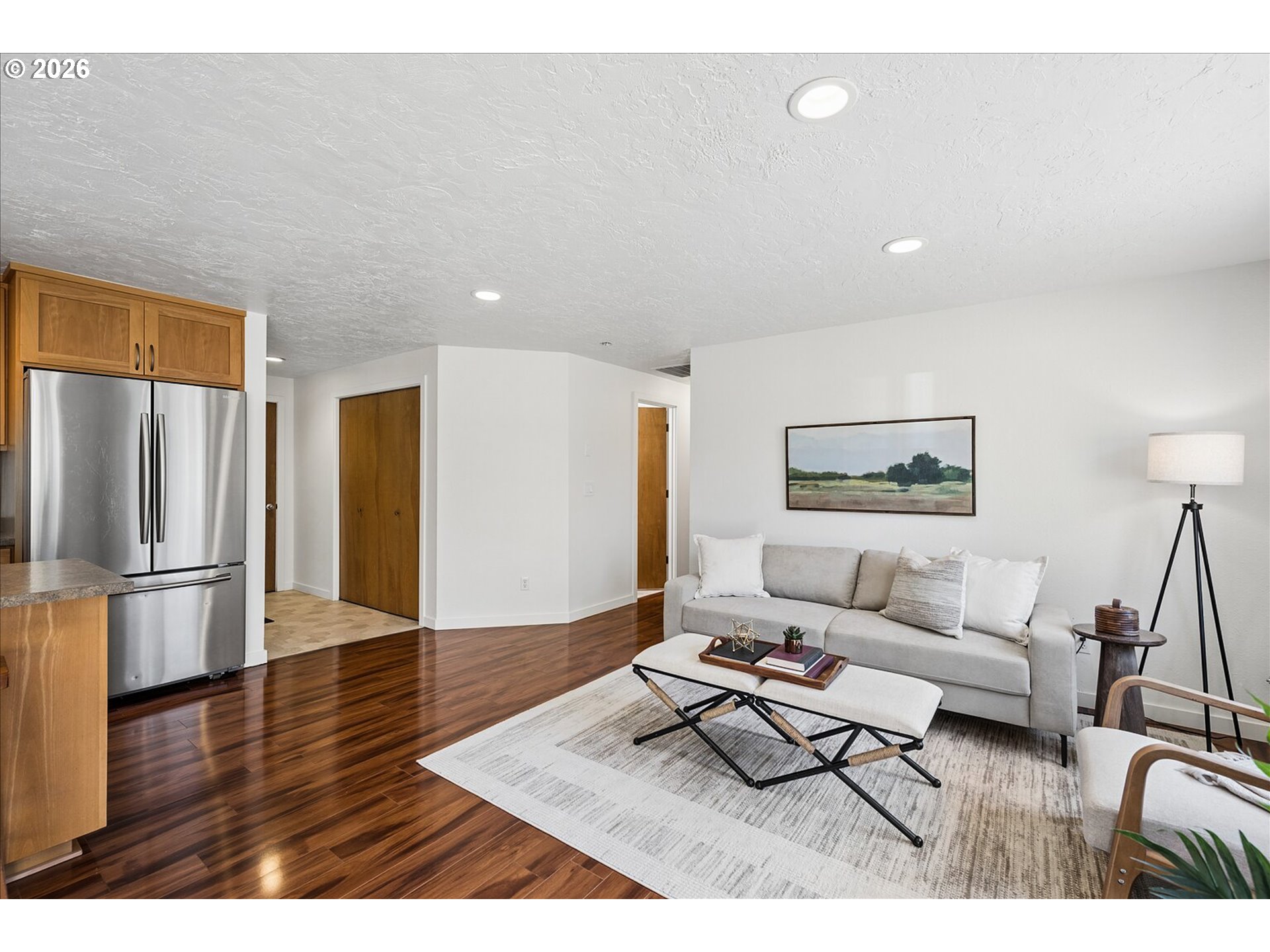 945 South 55th Place Springfield, OR 97478 - Photo 6 of 37 Living Room