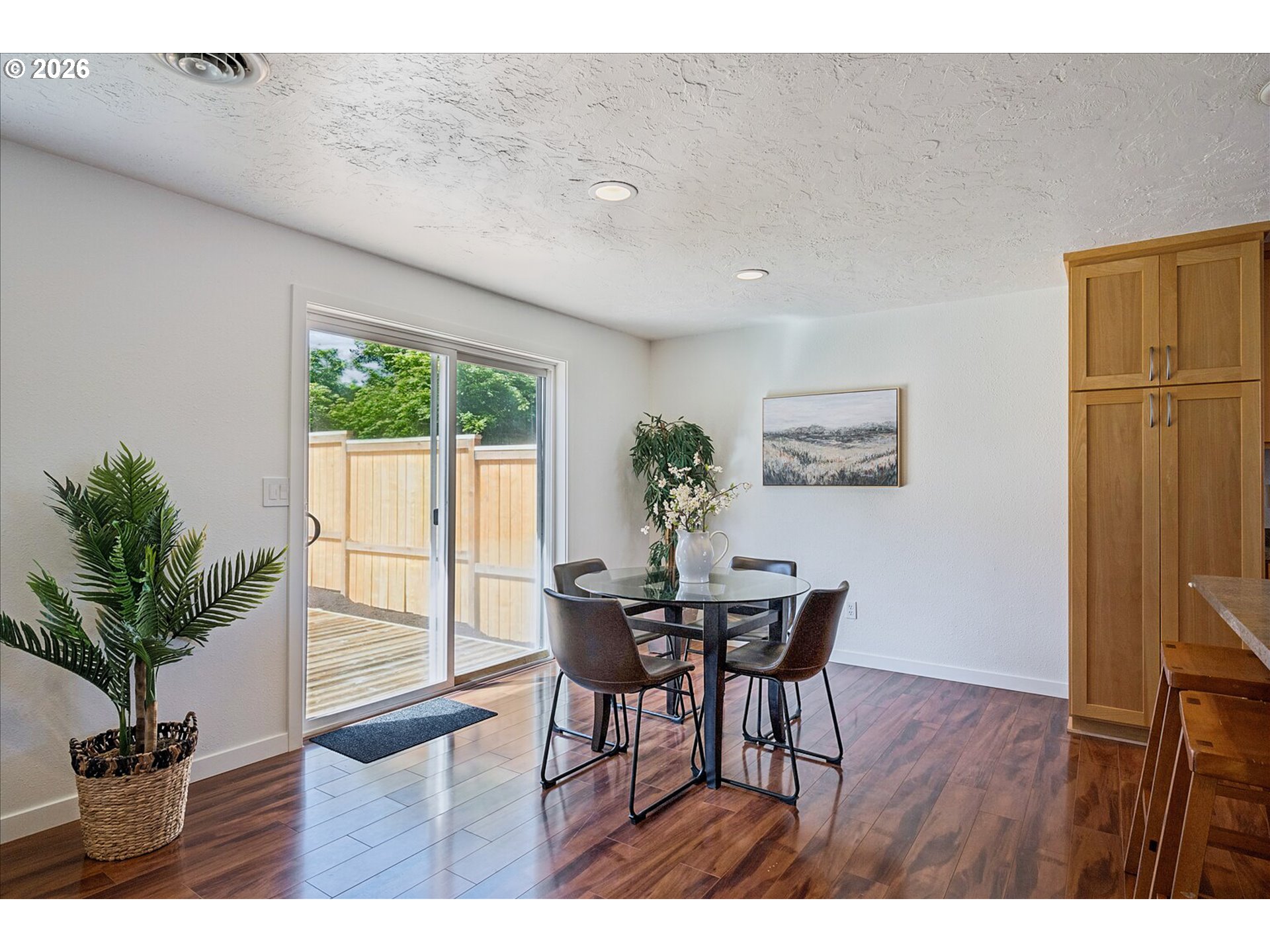 945 South 55th Place Springfield, OR 97478 - Photo 8 of 37 Dining Room