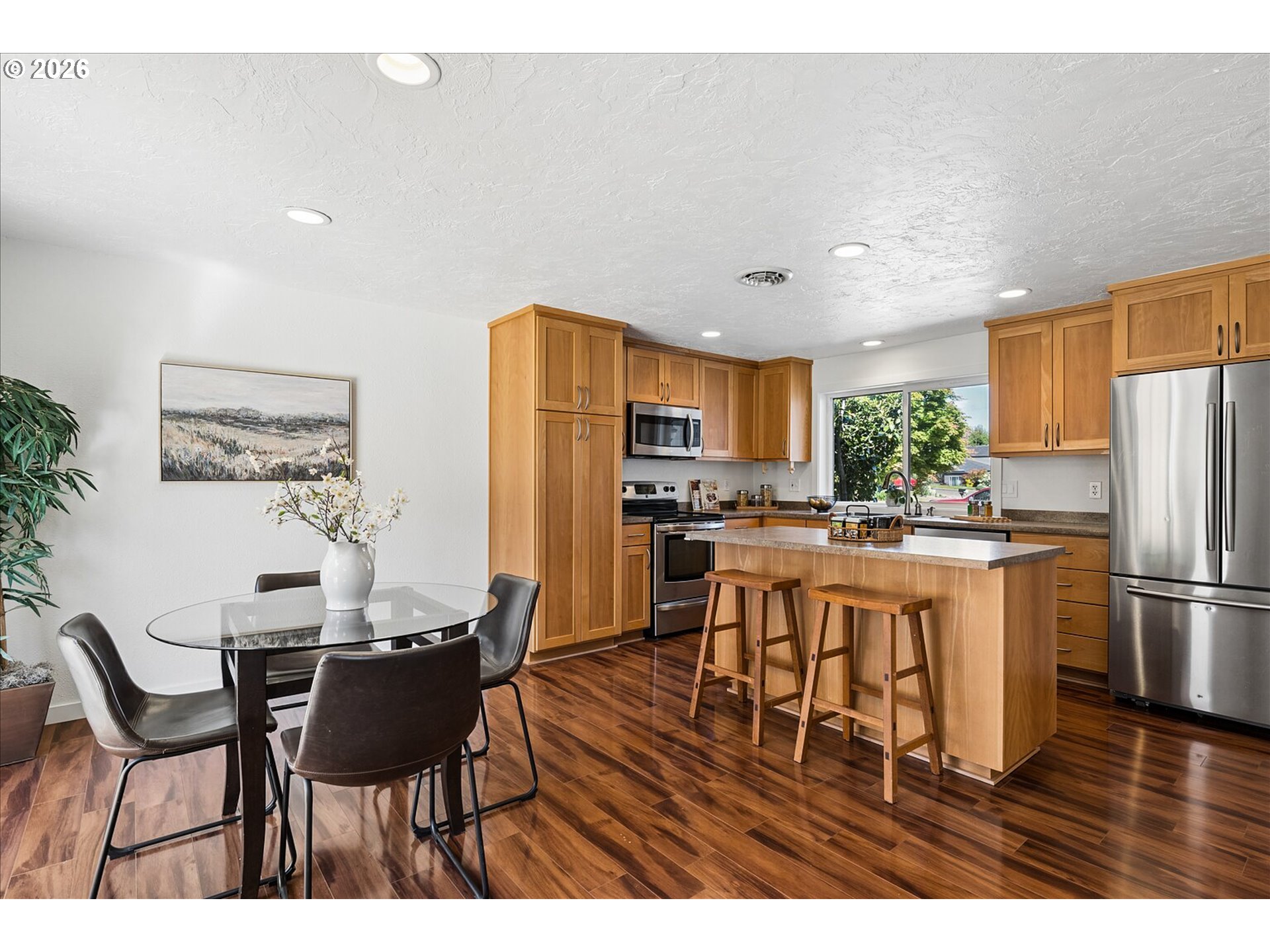 945 South 55th Place Springfield, OR 97478 - Photo 9 of 37 Kitchen/Dining Room