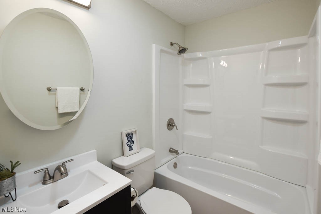 1737 Eastern Road Barberton, OH 44203 - Photo 15 of 22 Full Bathroom