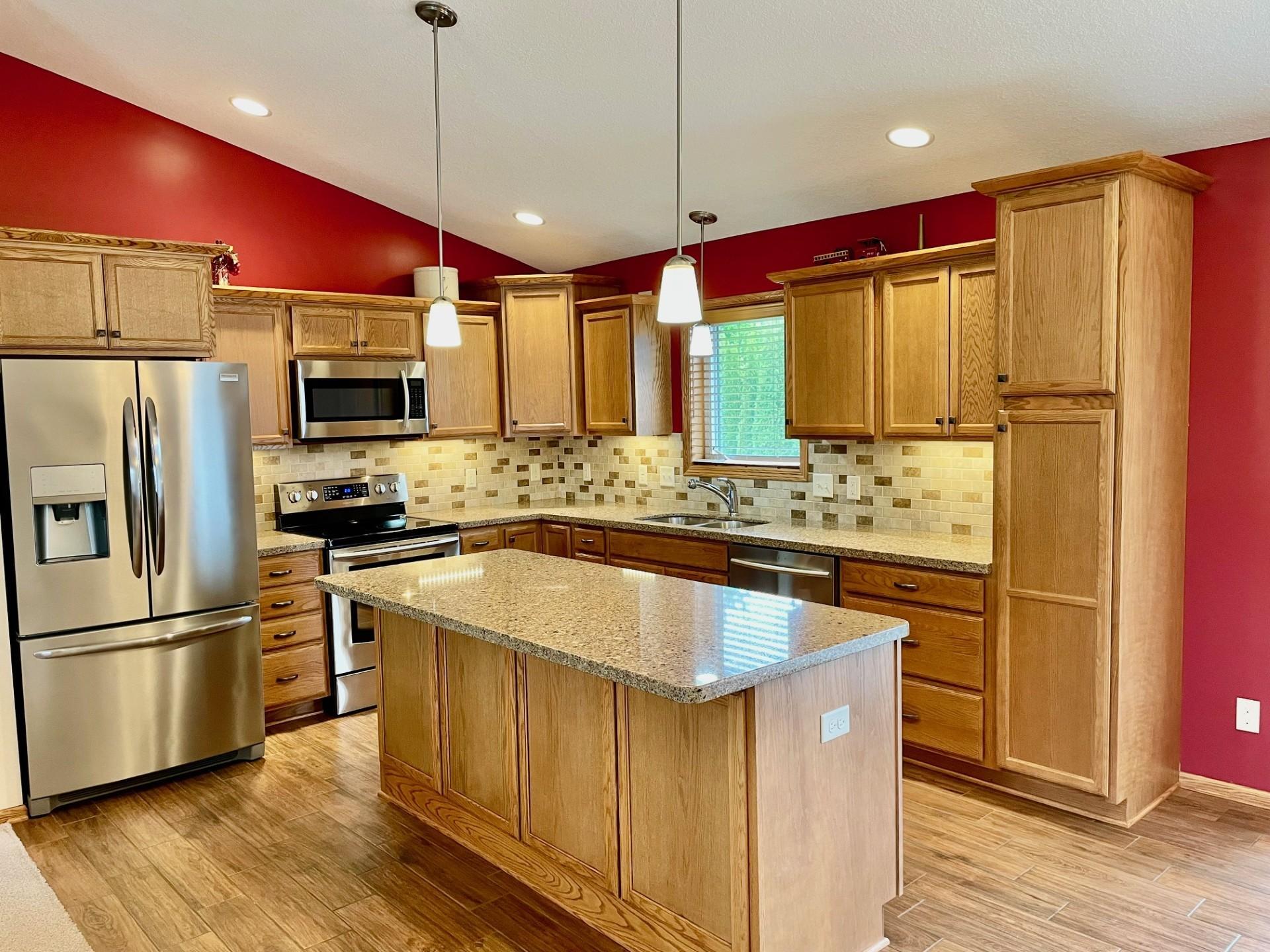 1409 28th Street Southwest Austin, MN 55912 - Photo 4 of 32