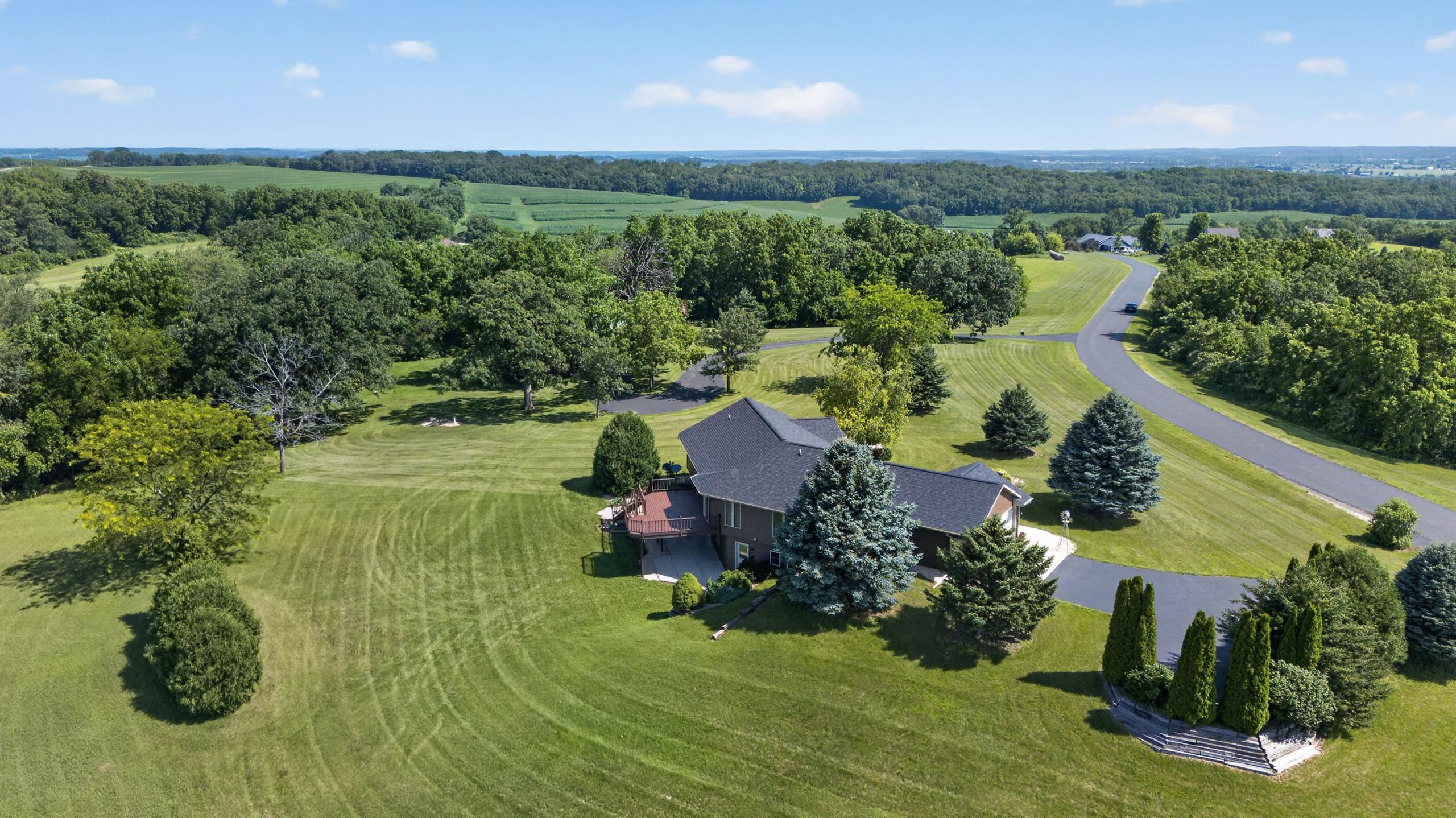 N7795 Panorama Road Belleville, WI 53508 - Photo 6 of 66