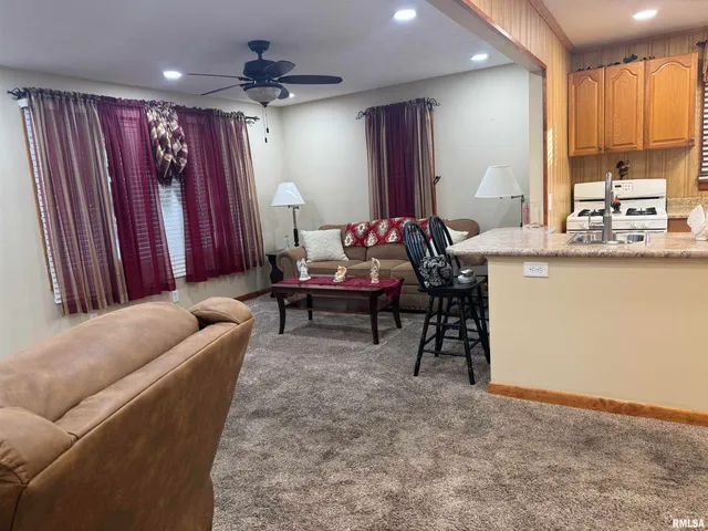 $175,000 | 216 South Hubbard Avenue, Goreville, IL 62939