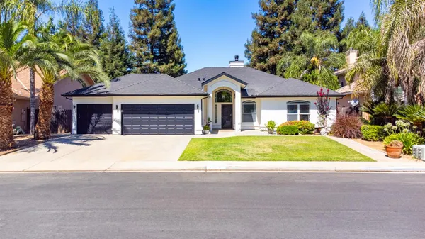 $549,900 | 467 South Maple Drive, Reedley, CA 93654