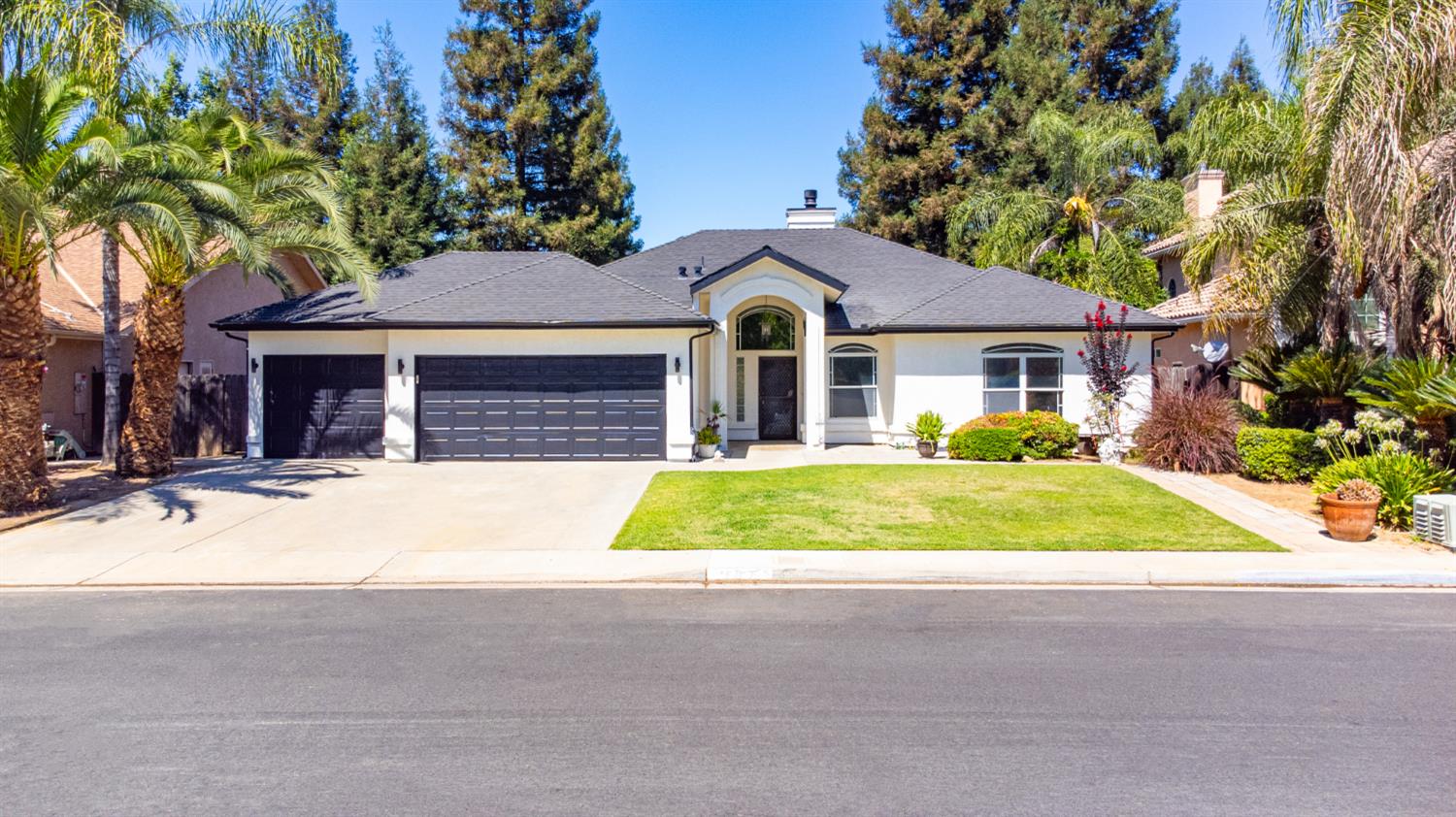467 South Maple Drive Reedley, CA 93654 - Photo 1 of 65