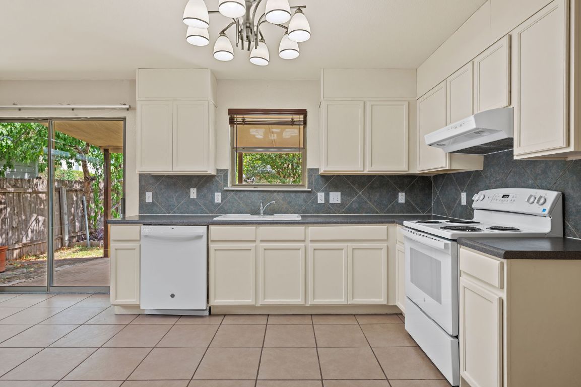 79 Jan Lane Georgetown, TX 78626 - Photo 7 of 24