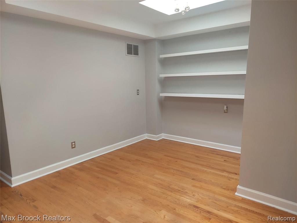 3800 Normandy Road, Unit 11 Royal Oak, MI 48073 - Photo 12 of 16