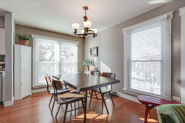 $209,900 | 737 Garfield Avenue, Unit B, Libertyville, IL 60048