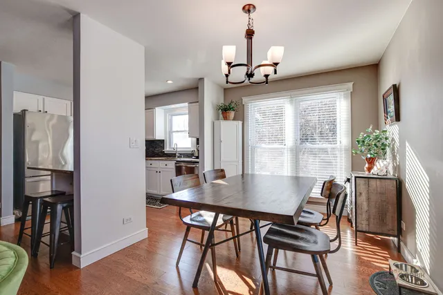 $209,900 | 737 Garfield Avenue, Unit B, Libertyville, IL 60048