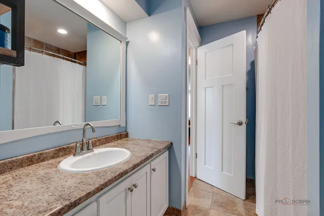 $209,900 | 737 Garfield Avenue, Unit B, Libertyville, IL 60048