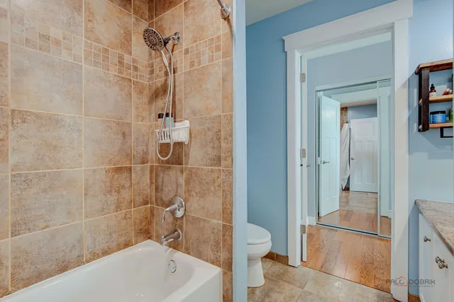 $209,900 | 737 Garfield Avenue, Unit B, Libertyville, IL 60048