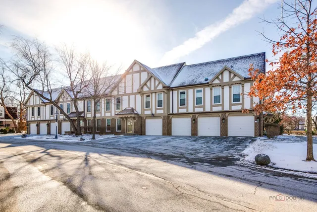 $209,900 | 737 Garfield Avenue, Unit B, Libertyville, IL 60048