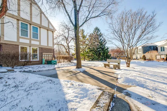 $209,900 | 737 Garfield Avenue, Unit B, Libertyville, IL 60048