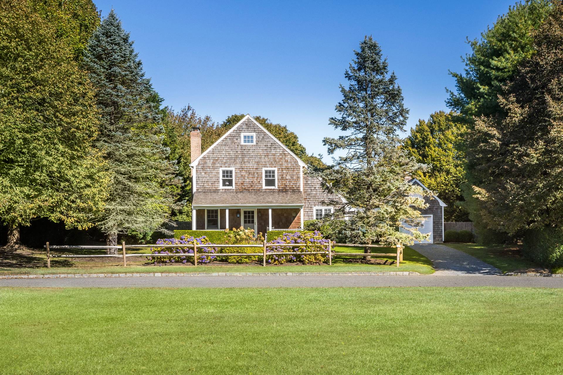 10 Aelfie's Way Bridgehampton, NY 11932 - Photo 4 of 23 a front view of a building with a garden