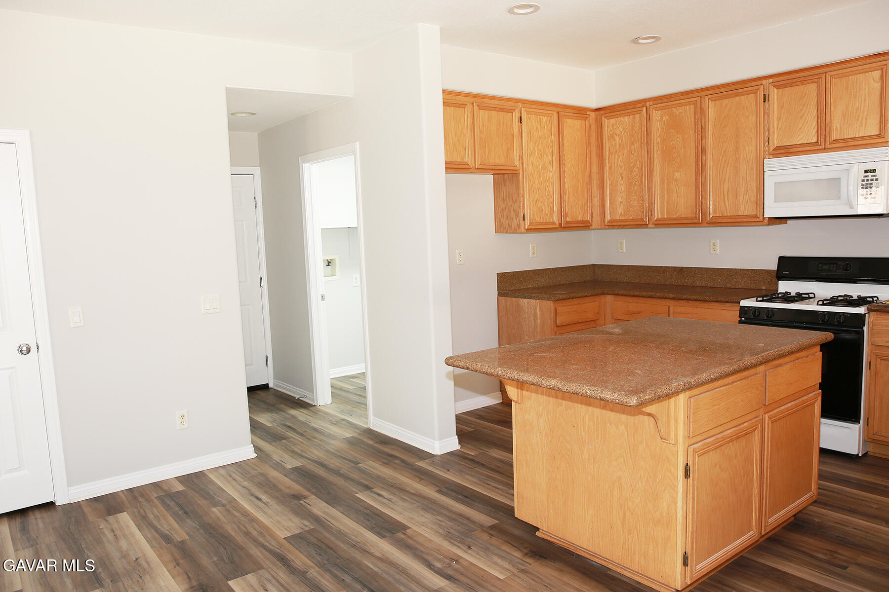 43641 Rucker Street Lancaster, CA 93535 - Photo 9 of 28 38835_9999_32